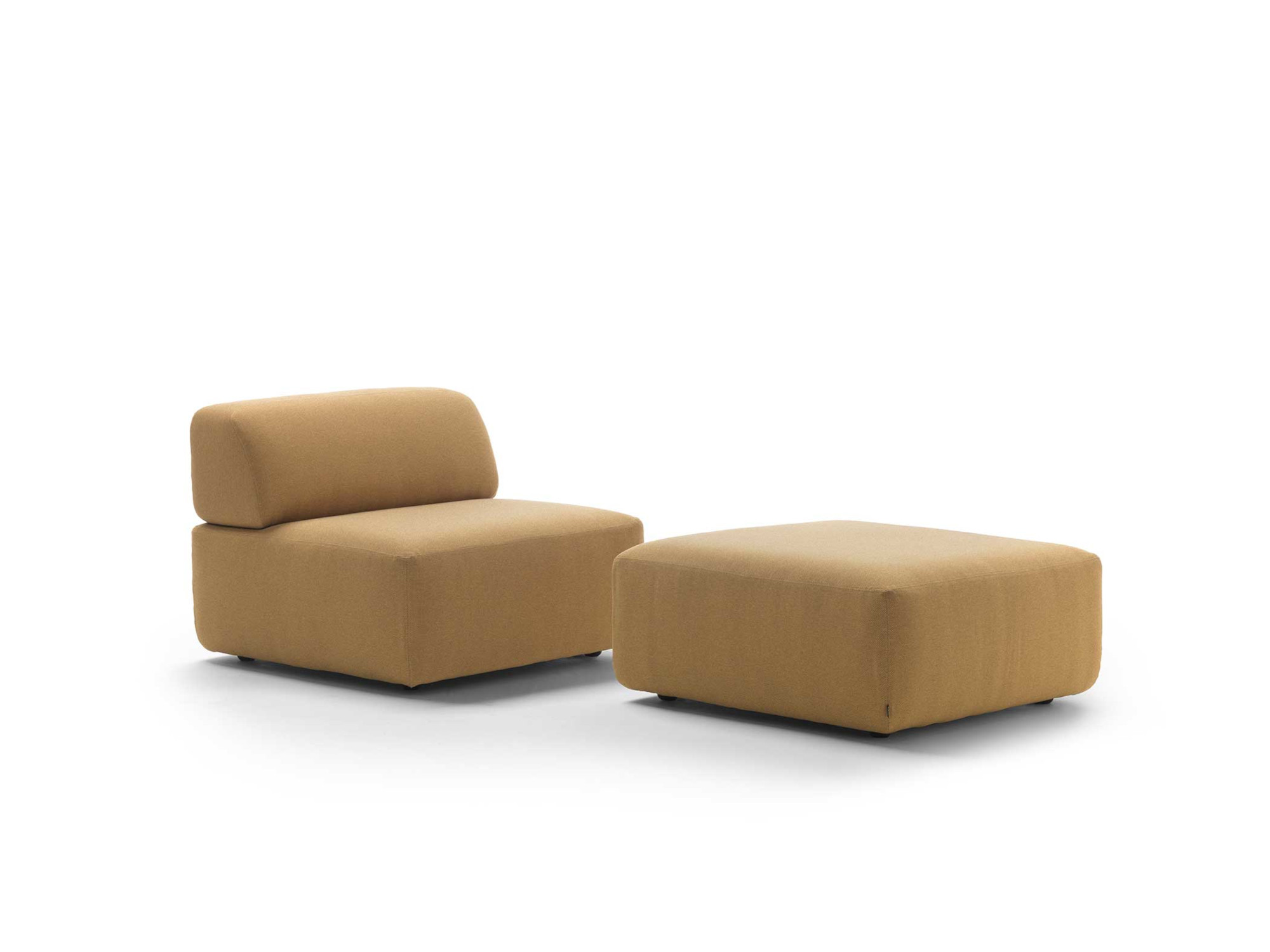 Divano e poltrona in tessuto contract fidivi Sonora