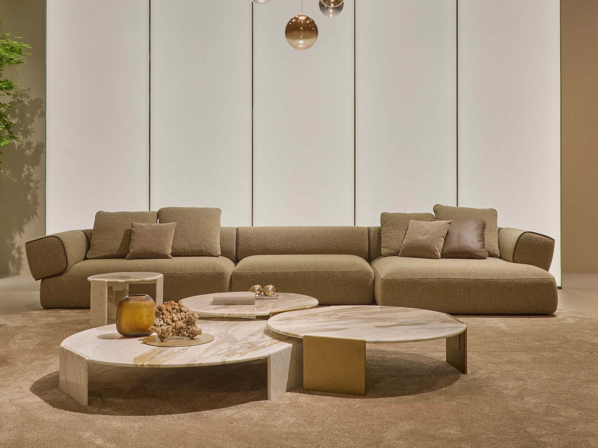 Linear sofa with dormeasue in boucle Thiago