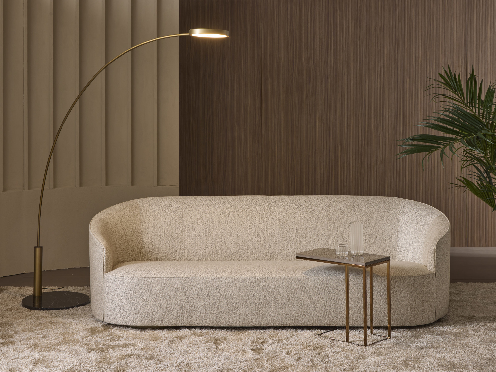 Divano lineare in tessuto casamance e base in metallo  Moon