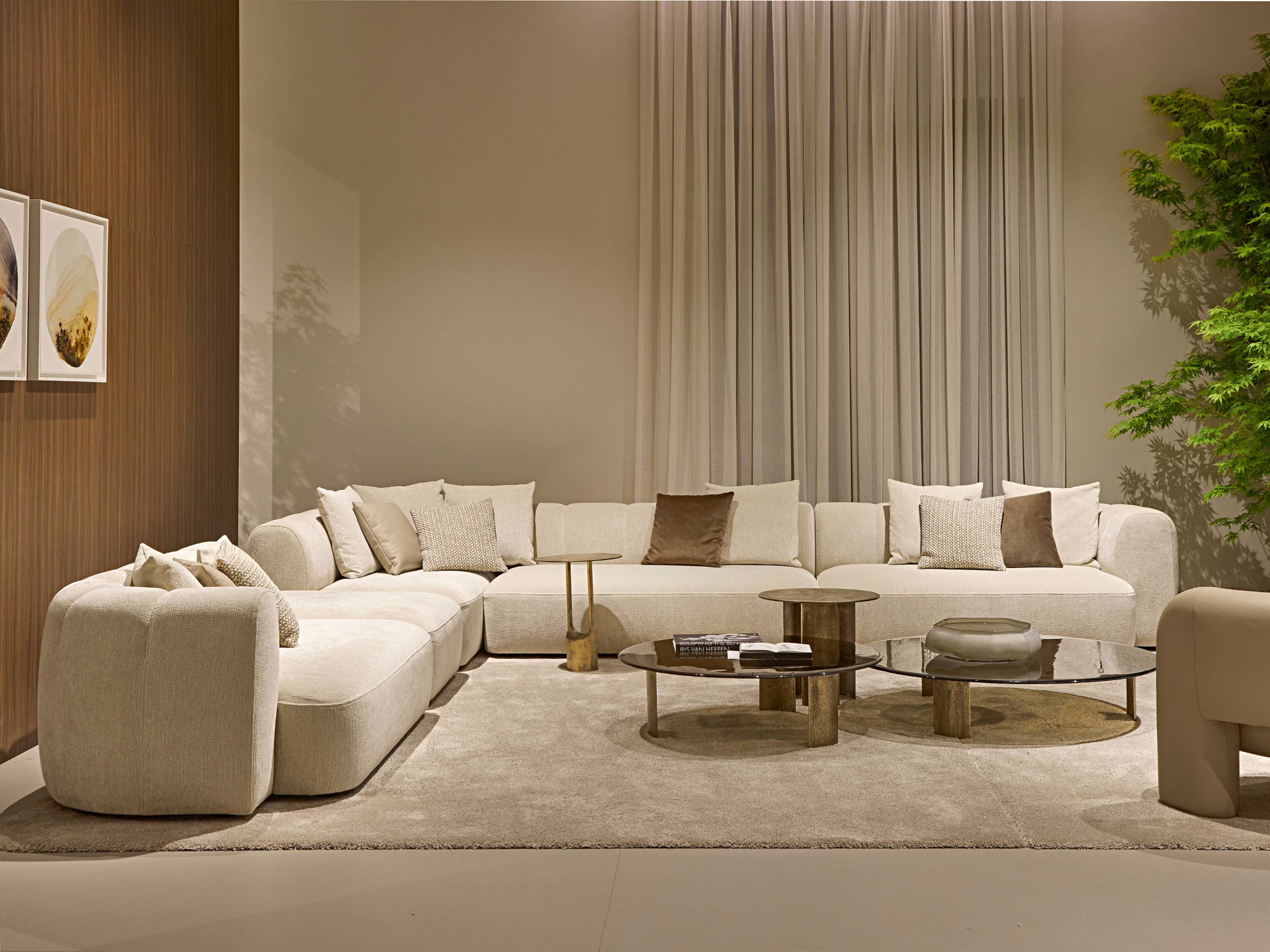 Corner sofa in elegant rubelli vello d'oro fabric Milo