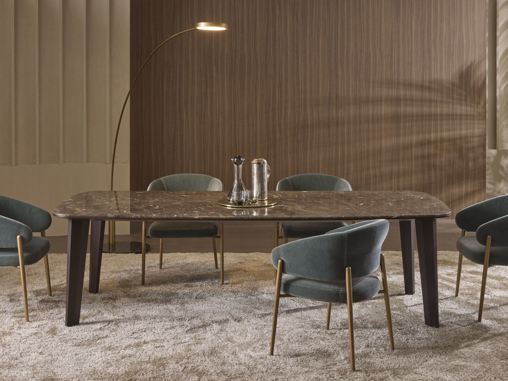 Tavolo da pranzo con piano in marmo velvet brown e base moka matt Anderson