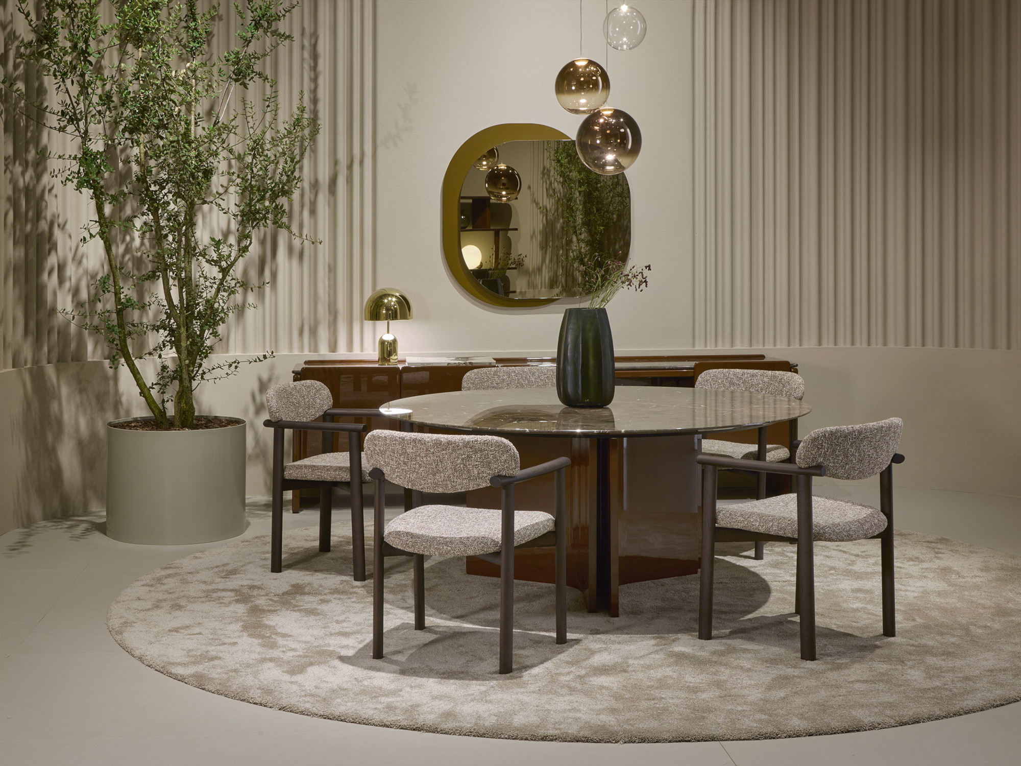 Tavolo da pranzo rotondo in marmo velvet e base lucida Wave